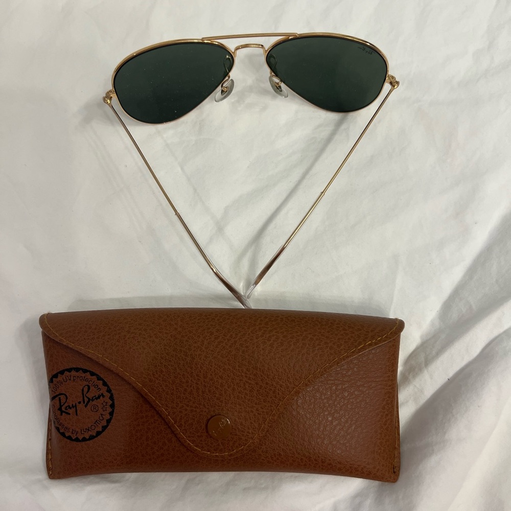 Ray-Ban Classic Aviator Sunglasses - Picture 3 of 3